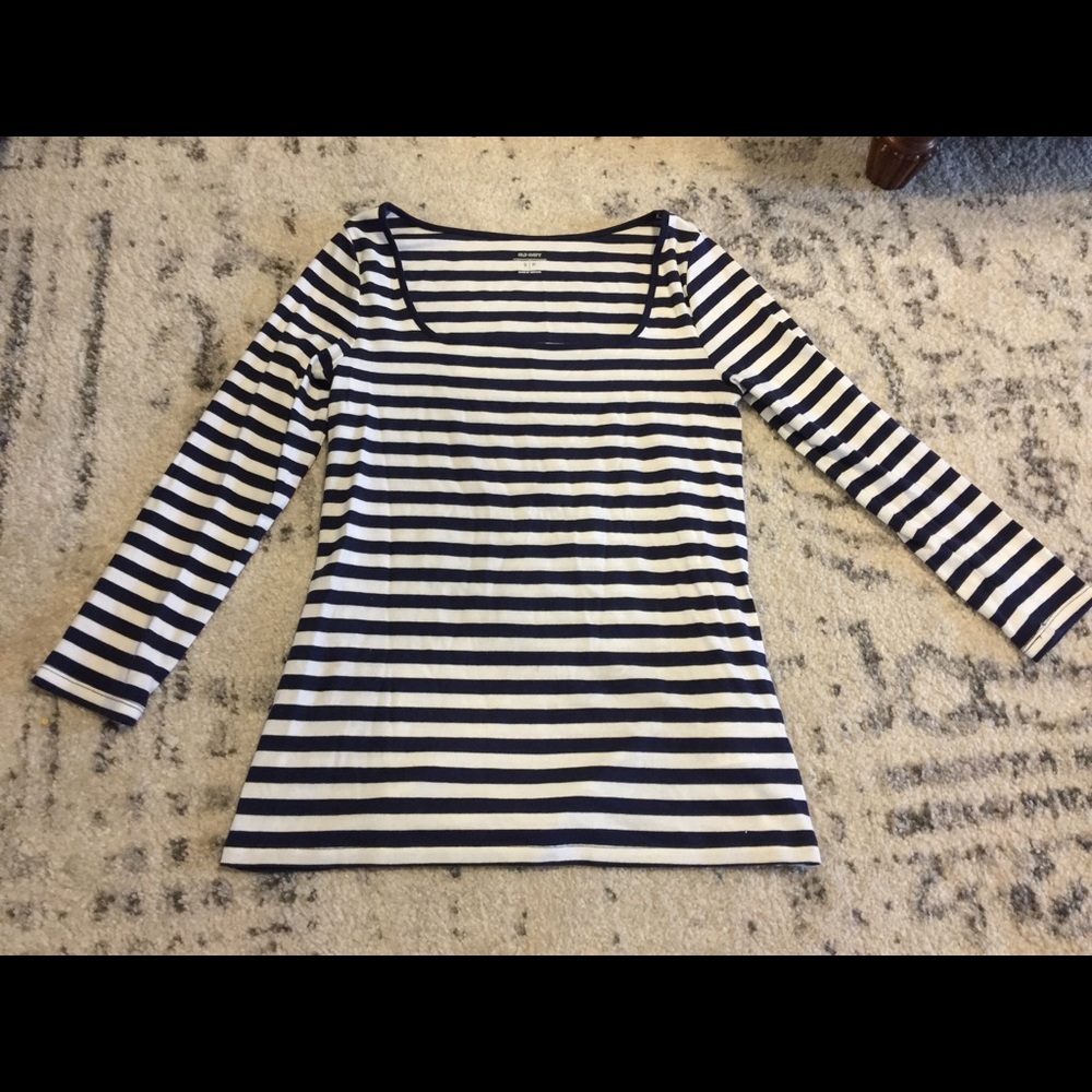 Old Navy Long Sleeve Navy Stripped T-Shirt